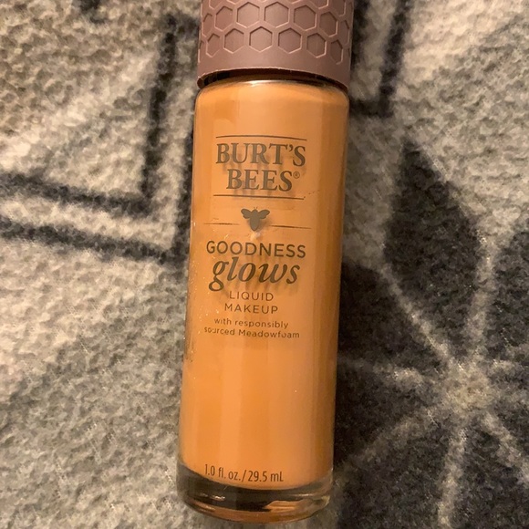 Burt's Bees Makeup Burts Bees Liquid Foundation In The Shade 60
